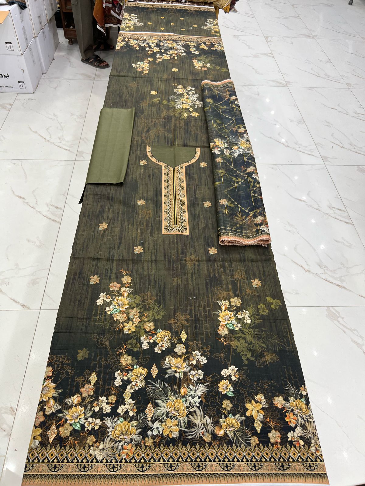 Almas Premium Bana Dora Lawn 3PC | Tarkashi Dupatta