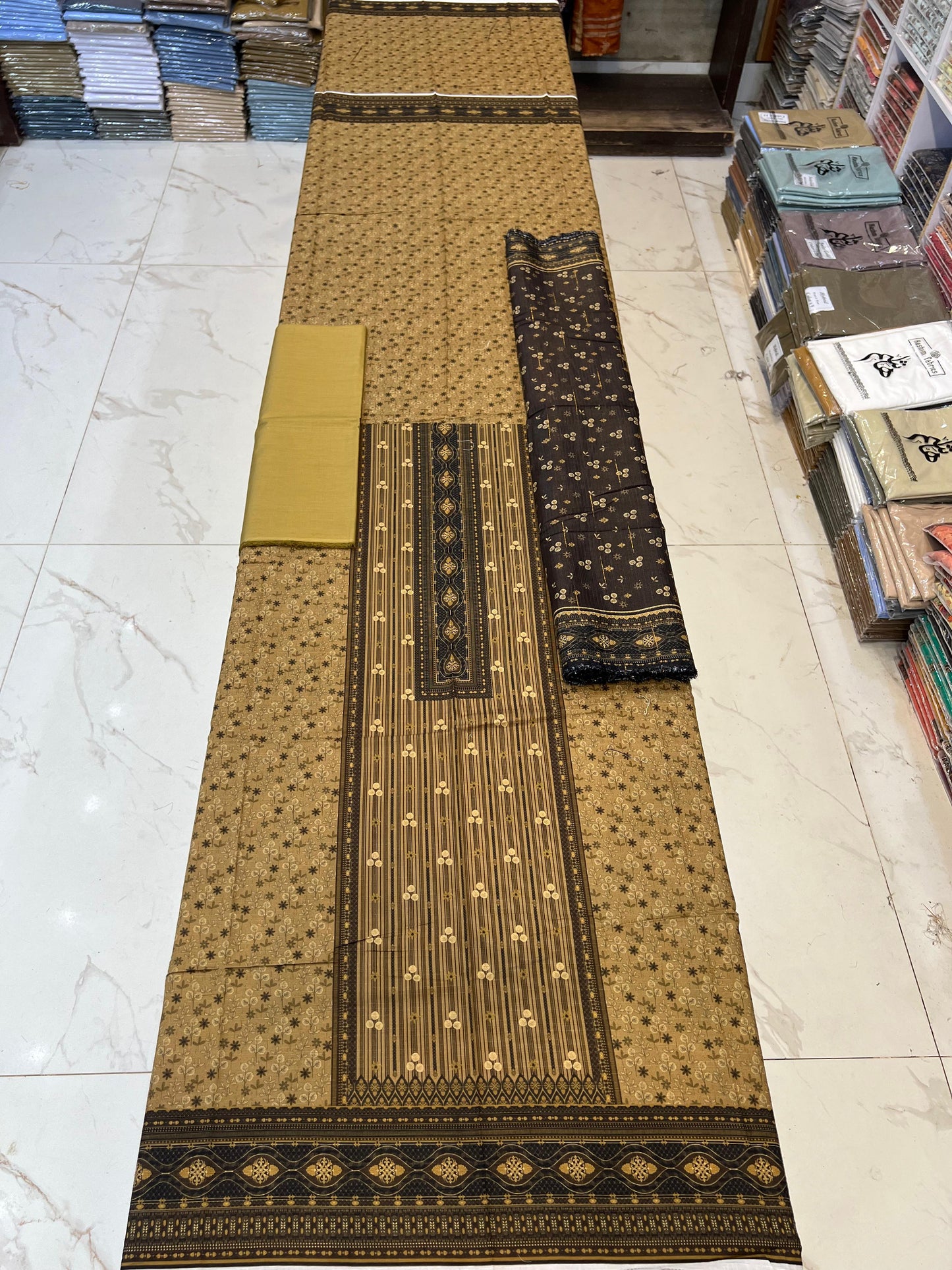 Almas Bana Dora Tarkashi Lawn