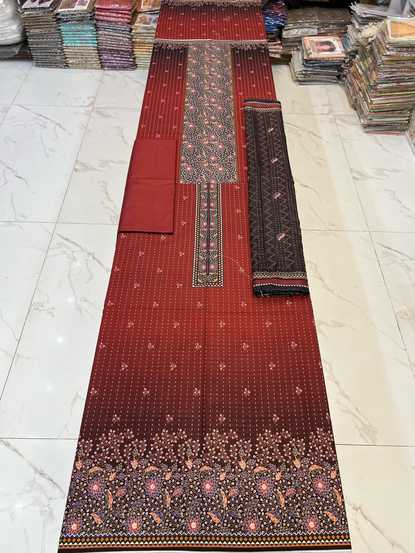 Almas Bana Dora Tarakshi Lawn