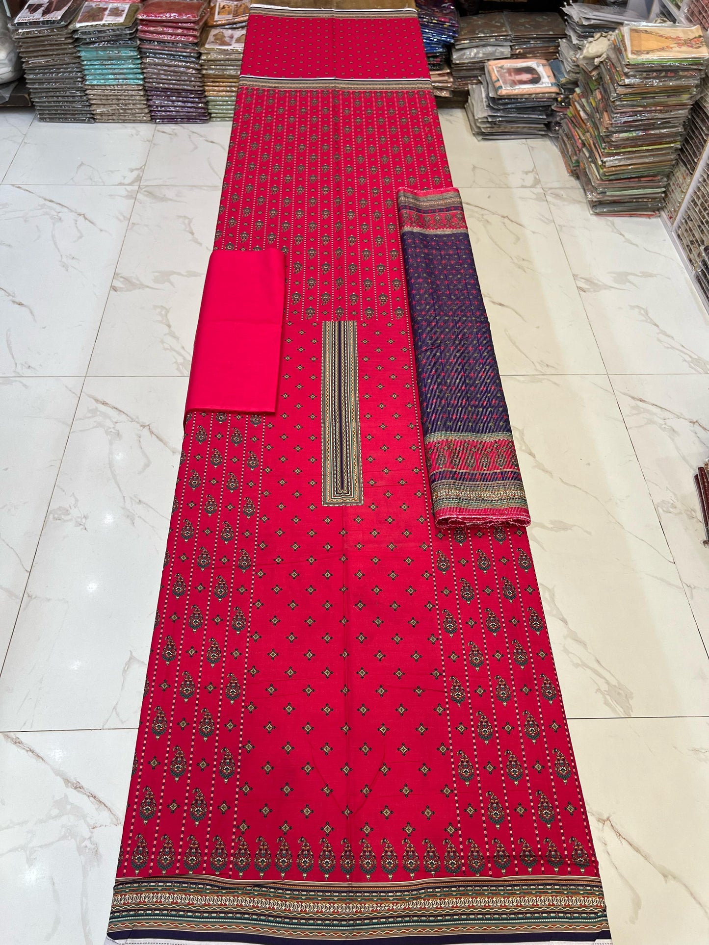 Almas Bana Dora Tarakshi Lawn