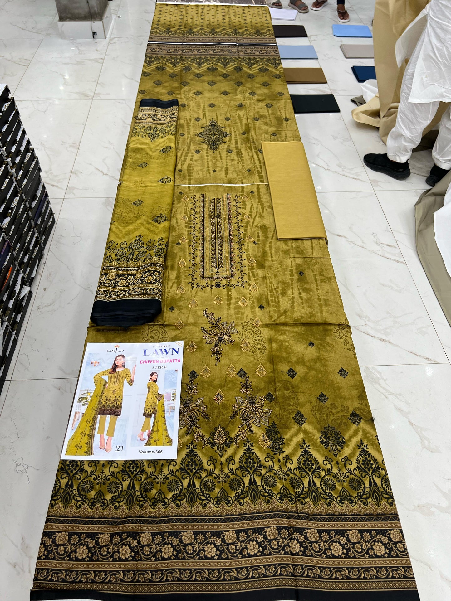 Different Brands Emb Lawn 3Pc Suit