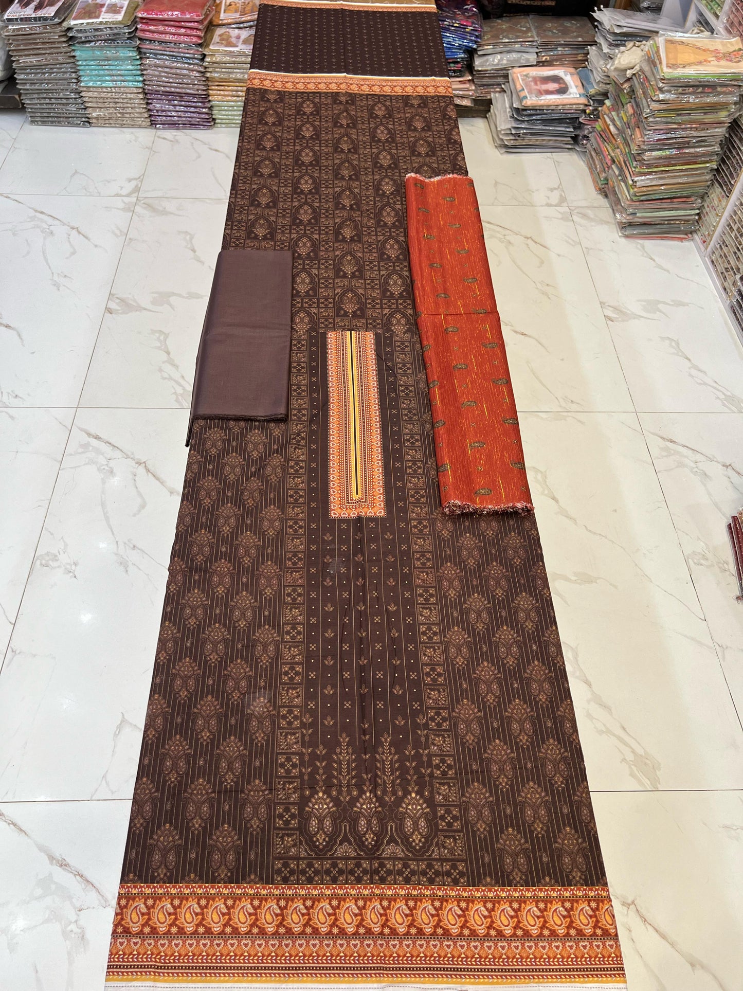 Almas Bana Dora Tarakshi Lawn